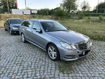 Gebraucht Mercedes E250 204 PS (150 kW) 2010 Grau Kombi