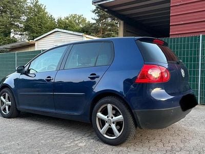 Usata VW Golf V 102 CV (75 kW) 2005 Blu Utilitaria