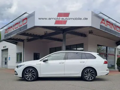 Używany VW Golf VIII Style 131 KM (96 kW) 2023 Biały Kombi