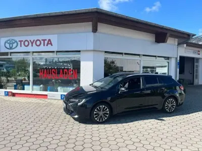 Gebraucht Toyota Corolla Team 122 PS (89 kW) 2023 Schwarz Kombi