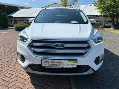 Gebraucht Ford Kuga Titanium 150 PS (110 kW) 2018 Frostweiß SUV