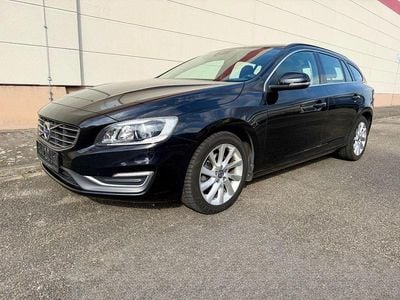 Gebraucht Volvo V60 Momentum 181 PS (133 kW) 2016 Schwarz Kombi