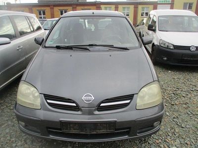 Nissan Almera Tino