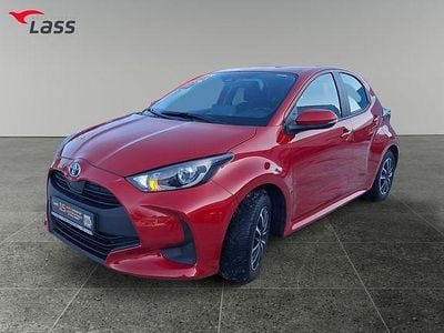 Gebraucht Toyota Yaris Hybrid Basis 116 PS (85 kW) 2022 Karminarot metallic