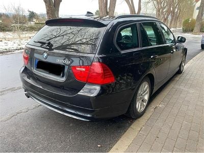 Schwarz Gebraucht 2012 BMW 320 Kombi | 3.900 € (Guter Preis)