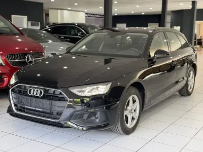 Gebraucht Audi A4 Basis 163 PS (119 kW) 2022 Schwarz Kombi
