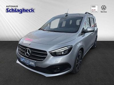 Helvinsilber (metallic) Gebraucht 2023 Mercedes 180 Edition Limousine | 24.990 € (Guter Preis)