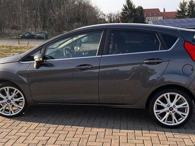 Gebraucht Ford Fiesta Titanium 95 PS (69 kW) 2017 Grau Limousine