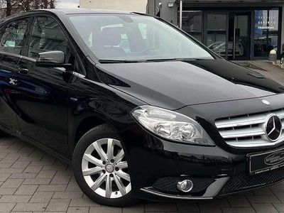 Gebraucht Mercedes B180 122 PS (89 kW) 2012 Kosmosschwarz  metalliclack Van / Kleinbus