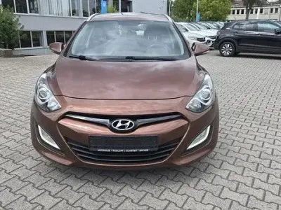 Gebraucht Hyundai i30 Trend 135 PS (99 kW) 2013 Braun Kombi