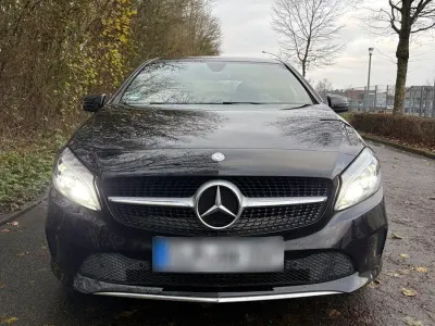 Gebraucht Mercedes A180 Edition 122 PS (89 kW) 2016 Schwarz Limousine