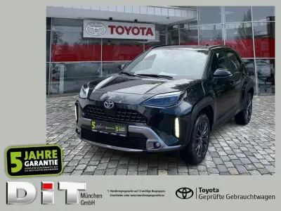 Gebraucht Toyota Yaris Hybrid 116 PS (85 kW) 2024 Black mica / ink SUV