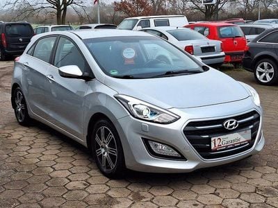 Gebraucht Hyundai i30 Passion 110 PS (80 kW) 2016 Silber Limousine