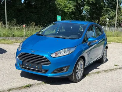 Gebraucht Ford Fiesta Titanium 80 PS (58 kW) 2015 Arubablau metallic Kleinwagen