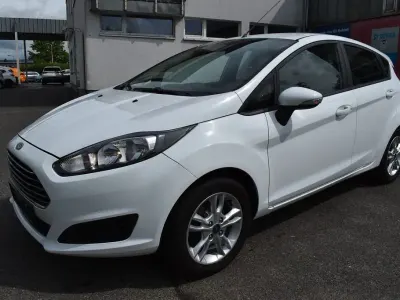 Gebraucht Ford Fiesta Trend 82 PS (60 kW) 2016 Weiß Kleinwagen