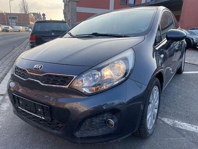 Grau Gebraucht 2013 Kia Rio DREAM-TEAM Edition Kleinwagen | 2.790 € (Superpreis)