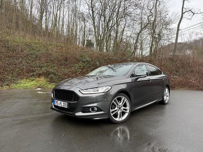 Grau Gebraucht 2015 Ford Mondeo ST-Line Limousine | 10.800 € (Etwas zu teuer)