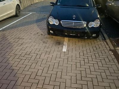 Begagnad Mercedes C180 143 HK (105 kW) 2006 Svart Sedan