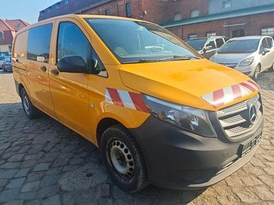 Gebraucht Mercedes Vito 163 PS (119 kW) 2018 Gelb Van