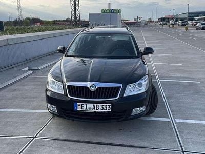 Używany Skoda Octavia Ambiente 140 KM (102 kW) 2011 Czarny Kombi
