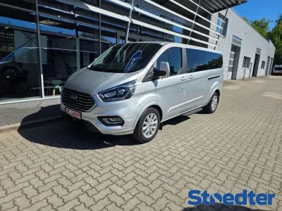 Używany Ford Tourneo Titanium 131 KM (96 kW) 2022 Srebrny Minivan