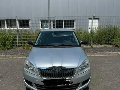 Gebraucht Skoda Fabia 60 PS (44 kW) 2012 Silber Kleinwagen