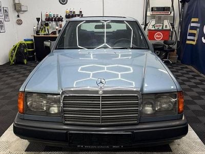 Usata Mercedes E230 132 CV (97 kW) 1989 Blu Berlina
