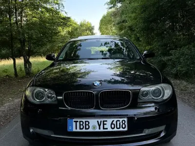 Gebraucht BMW 118 Basis 143 PS (105 kW) 2009 Schwarz Kleinwagen