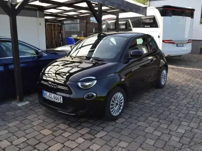 Gebraucht Fiat 500e Action 69 kW (95 PS) 2022 Schwarz Limousine