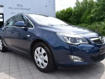 Gebraucht Opel Astra Cosmo 140 PS (102 kW) 2010 Ozean blau (p2) Limousine
