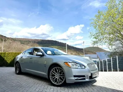 Käytetty Jaguar XF Premium Luxury 385 HP (283 kW) 2010 Hopea Sedan
