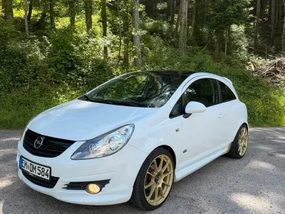 Używany Opel Corsa OPC 90 KM (66 kW) 2010 Biały Hatchback