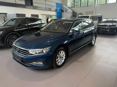Gebraucht VW Passat 150 PS (110 kW) 2023 Blau Kombi