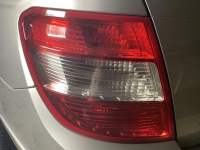 Gebraucht Mercedes C200 Elegance 184 PS (135 kW) 2010 Silber Limousine