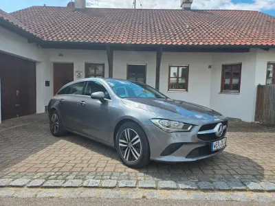 Gebraucht Mercedes CLA200 Shooting Brake 150 PS (110 kW) 2023 Grau Kombi