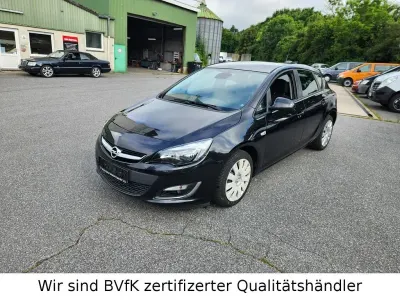 Gebraucht Opel Astra Edition 116 PS (85 kW) 2013 Schwarz Limousine