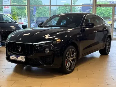 Gebraucht Maserati Levante 430 PS (316 kW) 2022 Schwarz SUV