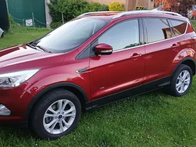 Gebraucht Ford Kuga Titanium 150 PS (110 kW) 2017 Rot SUV