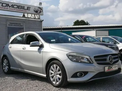 Gebraucht Mercedes A180 122 PS (89 kW) 2012 Polarsilber Kleinwagen