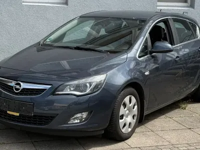 Gebraucht Opel Astra Cosmo 116 PS (85 kW) 2010 Blau Limousine