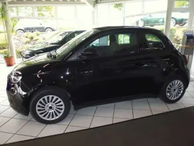 Neu Fiat 500e Red 86 kW (118 PS) 2025 Onyx schwarz Cabrio