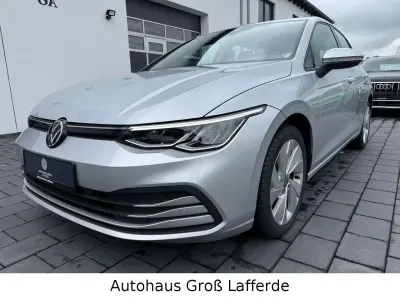 Gebraucht VW Golf VII Life 150 PS (110 kW) 2021 Reflexsilber Kleinwagen