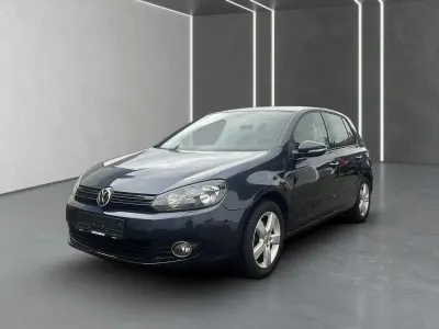 Gebraucht VW Golf VI Team 105 PS (77 kW) 2010 Blau Kleinwagen