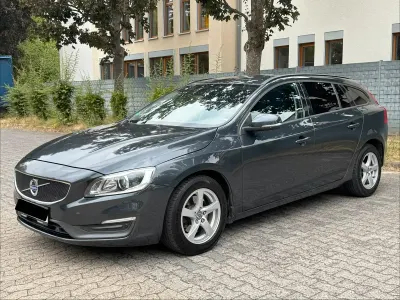 Gebraucht Volvo V60 Business Edition 136 PS (100 kW) 2014 Grau Kombi
