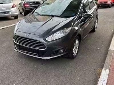 Grau Gebraucht 2016 Ford Fiesta Titanium Limousine | 6.300 € (Fairer Preis)