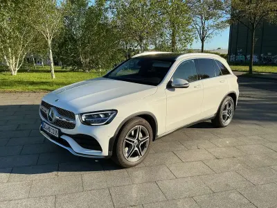 Używany Mercedes GLC220 AMG line Plus 194 KM (142 kW) 2021 Biały SUV