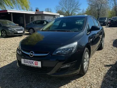 Brugt Opel Astra 101 HK (74 kW) 2012 Sort Sedan