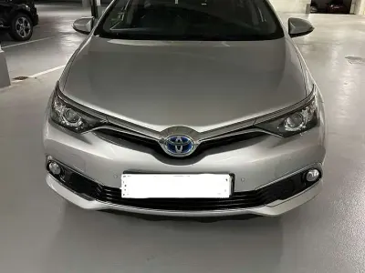 Gebraucht Toyota Auris Hybrid Executive 99 PS (72 kW) 2016 Grau Kombi