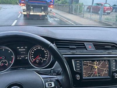 Gebraucht VW Touran Comfortline 150 PS (110 kW) 2016 Weiß Van / Kleinbus