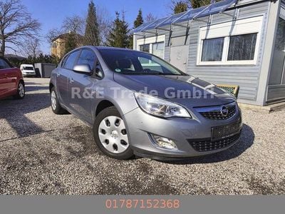 Gebraucht Opel Astra Edition 101 PS (74 kW) 2011 Silber Limousine